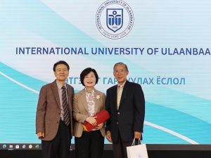 Оюутнуудад тэтгэлэг олголоо